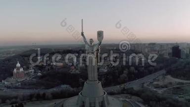 基辅纪念碑，第二次世界大战博物馆，有祖国名称，4K无人驾驶飞机射击